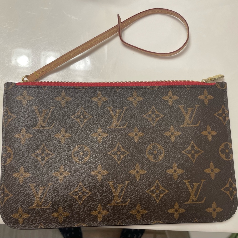 Louis Vuitton Never full wristlet NEW!!! ❤️❤️❤️
